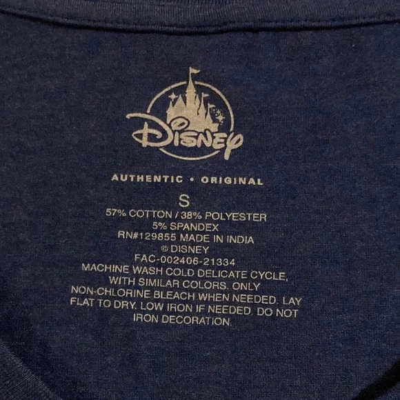 🤎🤎 Disneyland Women’s Scoop Neck Blue T-shirt w/ Pearl Graphic (size S) NWT - Picture 6 of 6